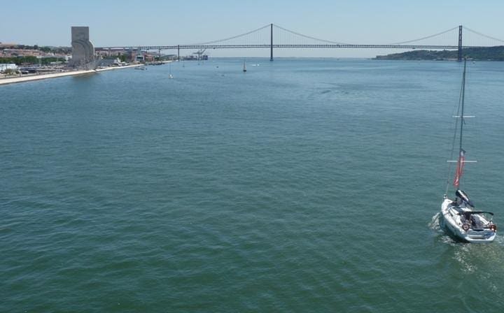 1 hour Day tour on Tagus river