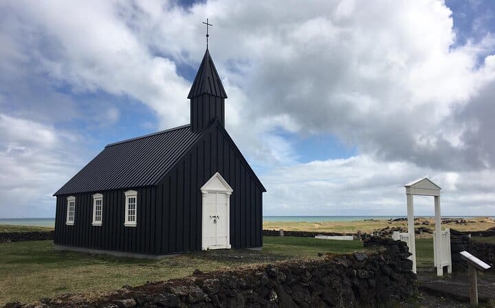 B&uacute;&eth;arkirkja church
