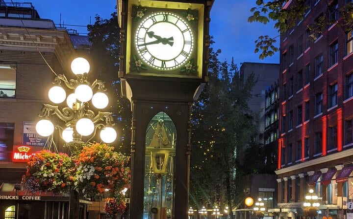 Steam clock