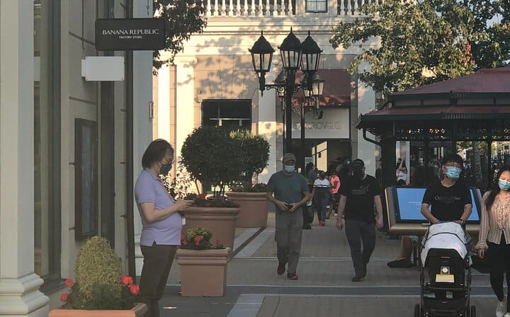 Mc Arthur Glen Designer Big Brand outlet mall