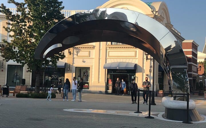 Mc Arthur Glen Designer Big Brand outlet mall