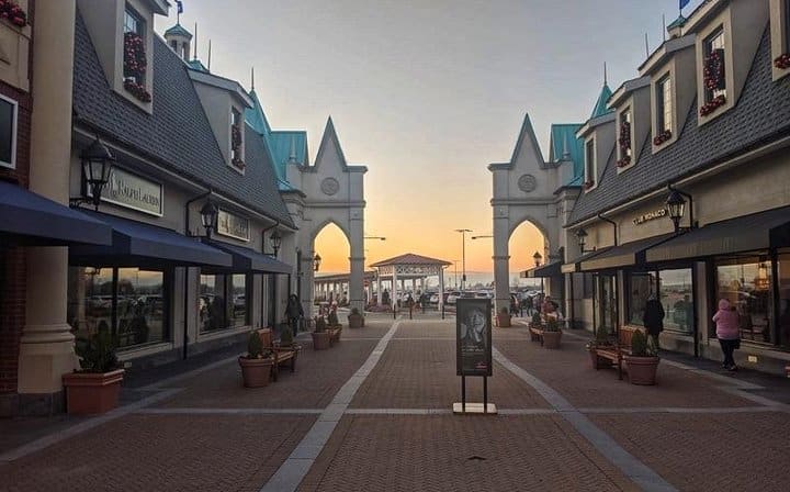 Mc Arthur Glen Designer outlet mall Front