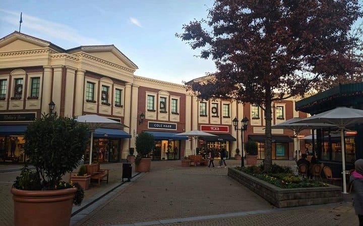 Mc Arthur Glen Designer outlet mall Shops