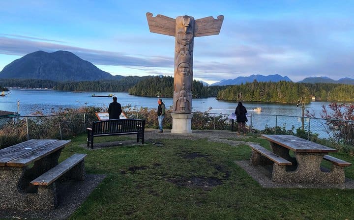 Ucluelet totem pole park