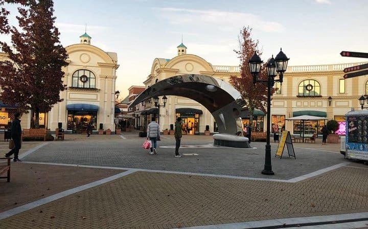 Mc Arthur Glen Designer Big Brand outlet mall