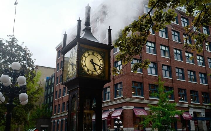 Steam clock