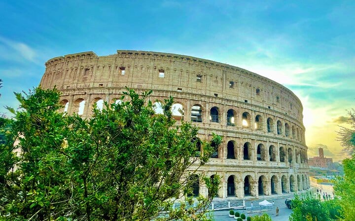 Exclusive Colosseum, Vatican Museum & Rome chauffeuSred Private Sightseeing Tour