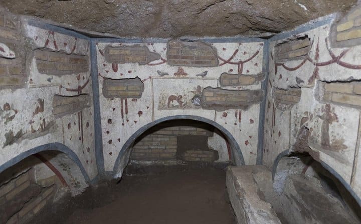 Rome Exclusive Underground Catacombs Guided Tour & Hop-on Hop Off Open Bus Tour