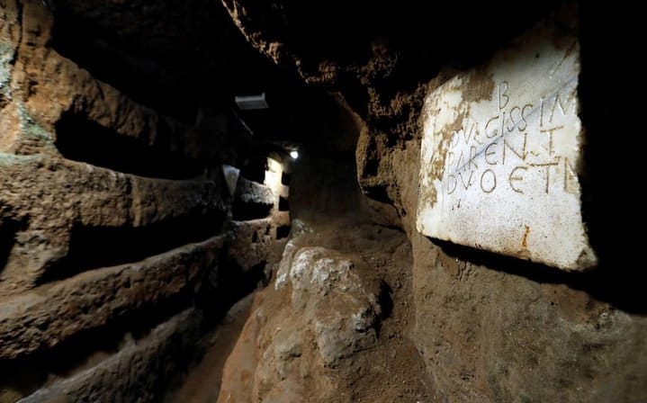 Rome Exclusive Underground Catacombs Guided Tour & Hop-on Hop Off Open Bus Tour
