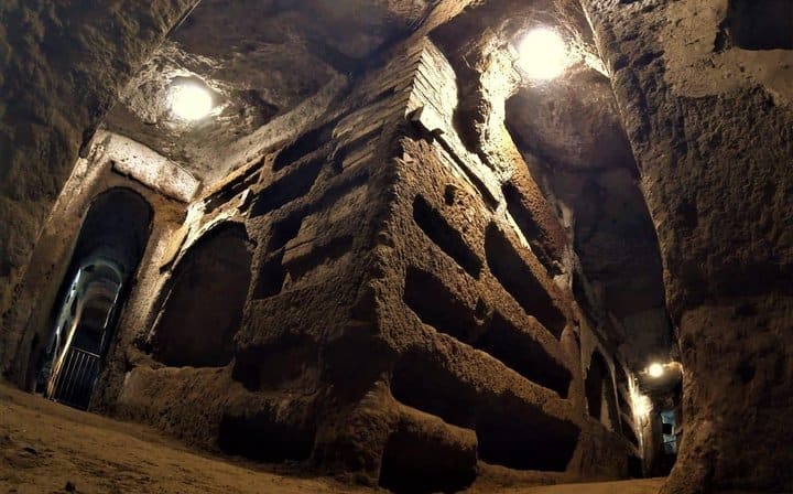 Rome Exclusive Underground Catacombs Guided Tour & Hop-on Hop Off Open Bus Tour