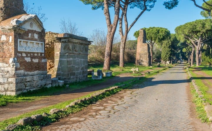 Rome Exclusive Underground Catacombs Guided Tour & Hop-on Hop Off Open Bus Tour