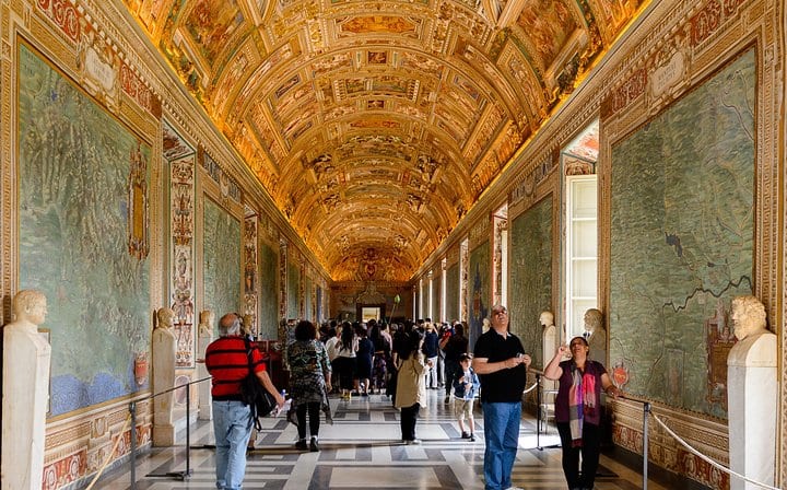 Rome Hop On-Hop Off Open Bus| Colosseum, Vatican Museum Guided Tour Skip the Line