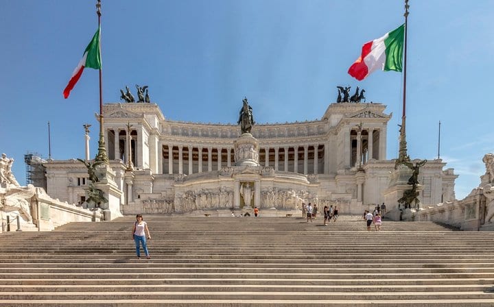 Rome Exclusive Underground Catacombs Guided Tour & Hop-on Hop Off Open Bus Tour