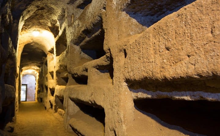 Rome Exclusive Underground Catacombs Guided Tour & Hop-on Hop Off Open Bus Tour