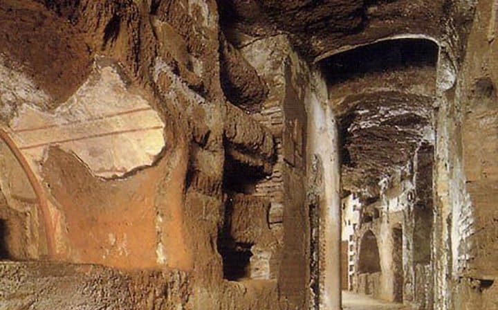 Rome Exclusive Underground Catacombs Guided Tour & Hop-on Hop Off Open Bus Tour