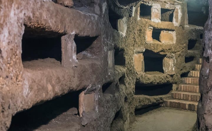 Rome Exclusive Underground Catacombs Guided Tour & Hop-on Hop Off Open Bus Tour