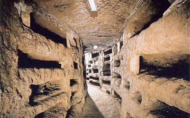 Rome Exclusive Underground Catacombs Guided Tour & Hop-on Hop Off Open Bus Tour