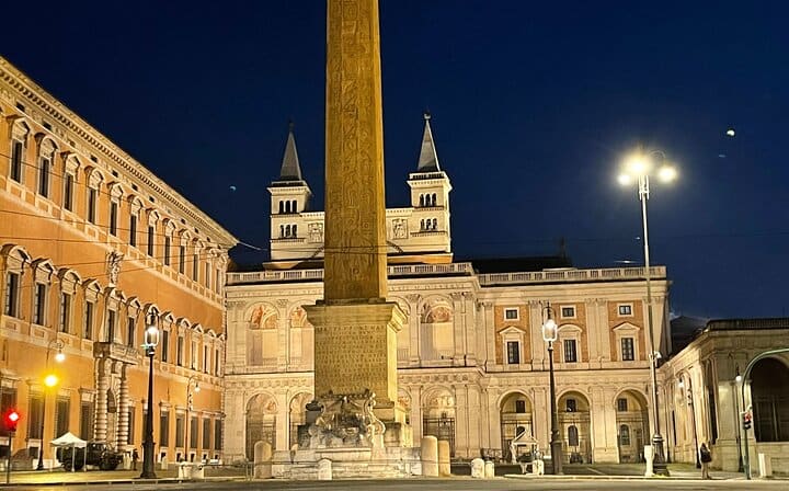 Best of Rome_By_Night Tours Basilica by night by car