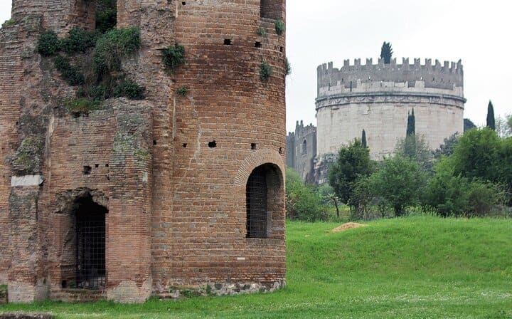Rome Sightseeing and Catacombs Exclusive Underground Guided Tour, Tickets and Transfer included