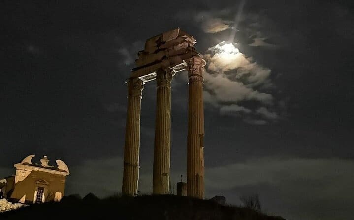 Best of Rome_By_Night Tours Roman Forum by night by car