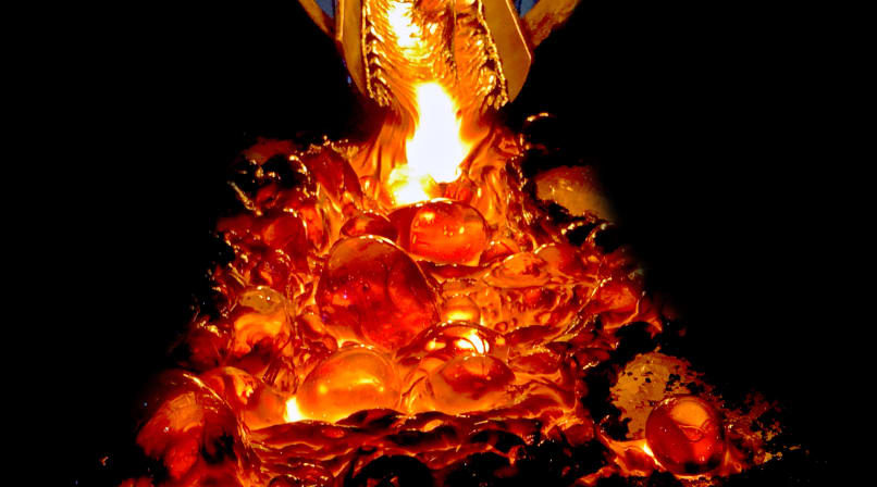 Experience real hot lava right in front of your eyes
