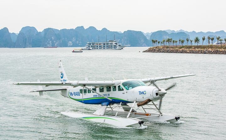 Halong: Scenic Seaplane & Overnight Luxury Cruise