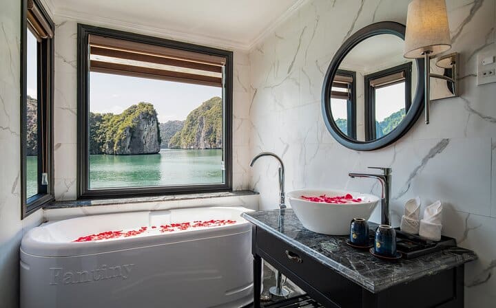 Halong: Scenic Seaplane & Overnight Luxury Cruise