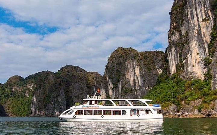 Full-Day Halong Bay Islands and Cave Tour Transfer 2 Ways by Newest Expressway