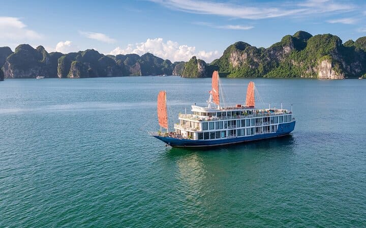 Verdure Lotus Classic Cruise in Halong Bay & Lan Ha Bay (2D1N)
