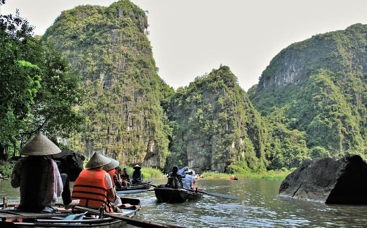 From Hanoi: Ninh Binh Tour and Ha Long Bay Cruise 3-Day Trip