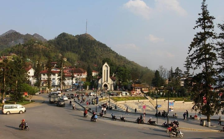 Hanoi To Sapa or Return Luxury Limousine Bus Transfer