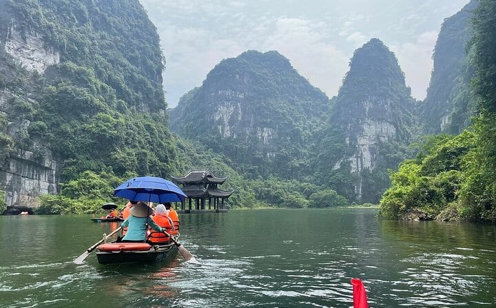 Ninh Binh Day Tour by Luxury Transfer from HANOI (Group of 9)