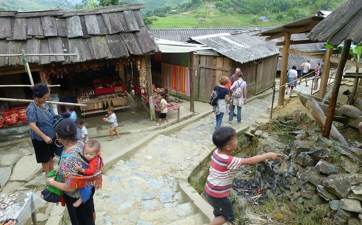 From Hanoi to Sapa 2 days Tour by Cabin Bus - 3 * Hotel Overnight
