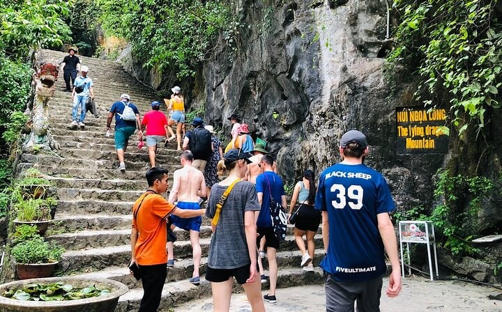 Ninh Binh Full Day Tour with Hoa Lu, Trang An and Mua Cave