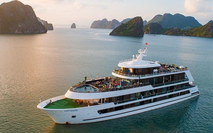 Top VIP Luxury Cruise 3 Days Tour : Full Meals,Biking,Kayaking,Swimming Pool