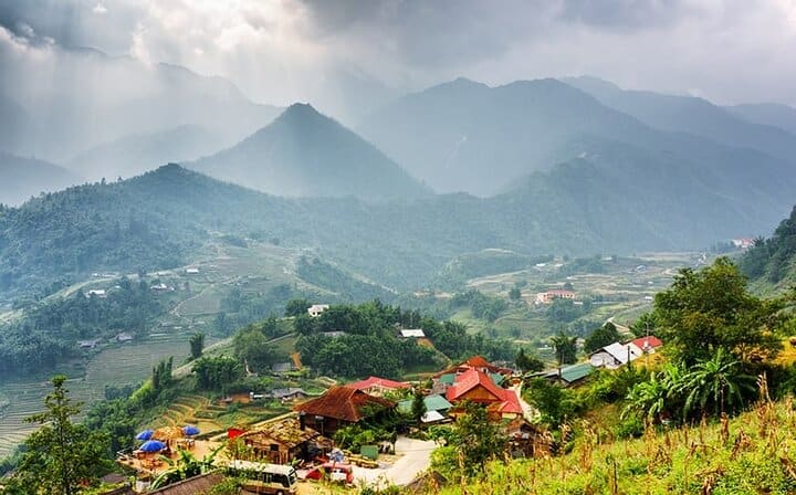 From Hanoi to Sapa 2 days Tour by Cabin Bus - 3 * Hotel Overnight