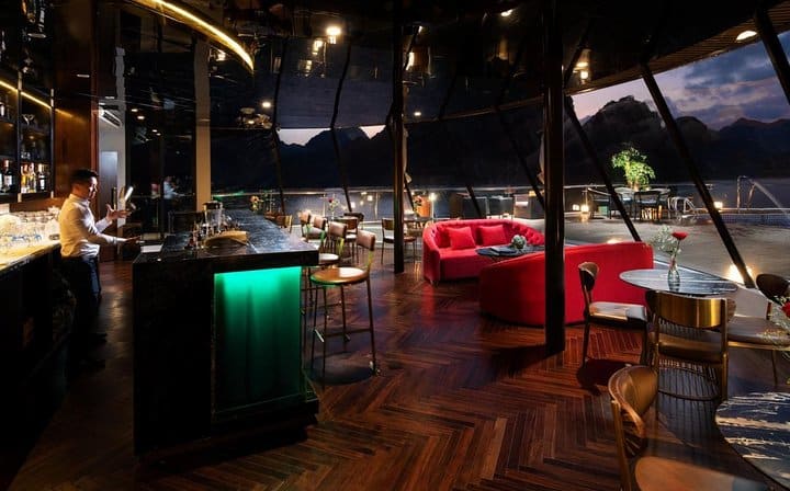 Luxury 5 Stars Cruise 3D-2N: Biking,BBQ Dinner,Golf Course,Cave,Meals,Kayak,Pool