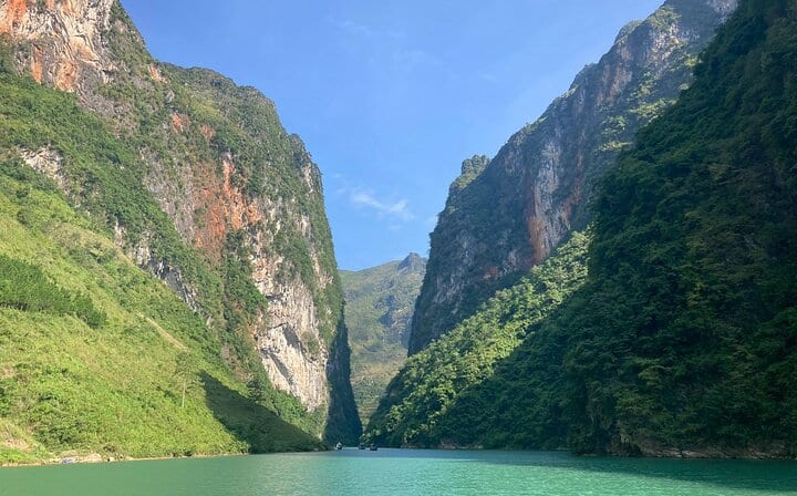 3 Days and 2 Nights Ha Giang Loop Bus Tour from Hanoi