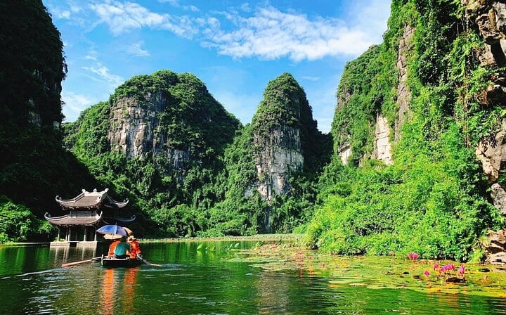 Full Day Tour From Hanoi: Bai Dinh Pagoda & Trang An Boating