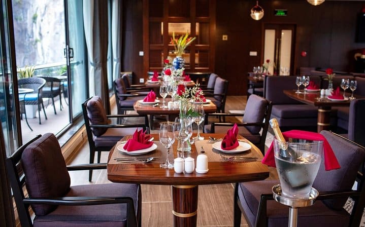 Luxury 5 Stars Cruise 3D-2N: Biking,BBQ Dinner,Golf Course,Cave,Meals,Kayak,Pool