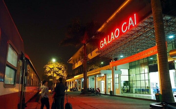Overnight Train Experience from Hanoi to SAPA -1 Way Shared Cabin