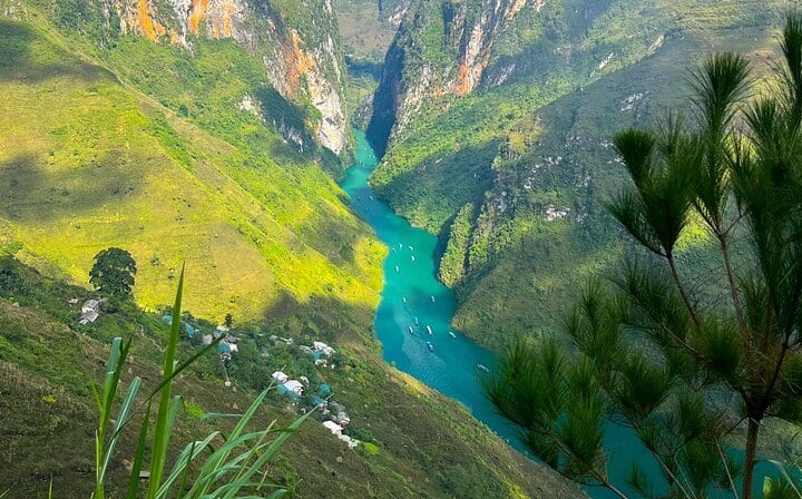 Ha Giang Motorbike tour 3D2N (small group with easy riders)