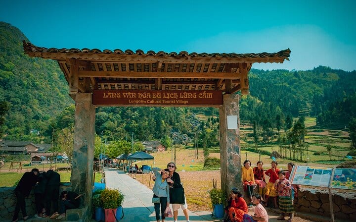 Ha Giang Motorbike tour 3D2N (small group with easy riders)