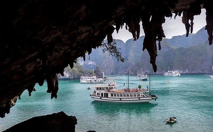 Ha Long Bay Full Day Tour : Kayak,Cave Explore,Swimming from Tuan Chau
