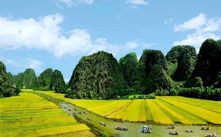 Ninh Binh 1 Day Tour from Hanoi to Hoa Lu Tam Coc and Mua Cave