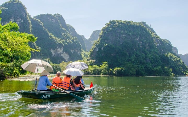 Ninh Binh Luxury Day Tour : Bai Dinh Trang An & Mua Cave