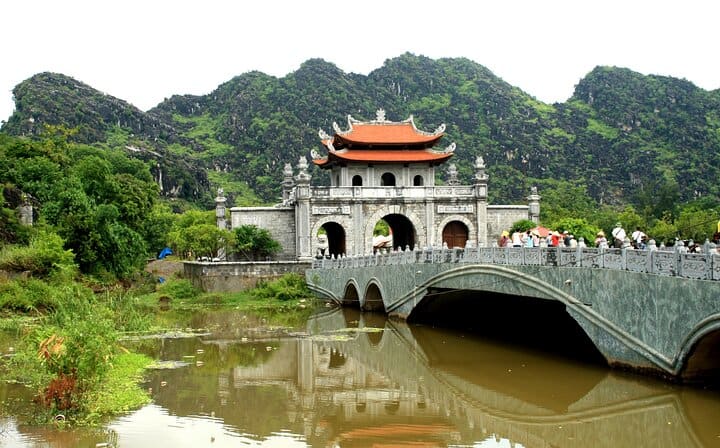 Ninh Binh Day Tour To Visit Hoa Lu - Trang An/Tam Coc - Mua Cave