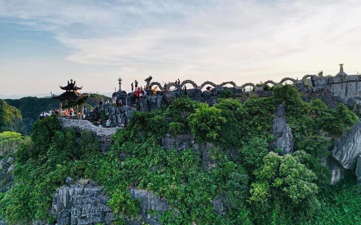 Ninh Binh 1 Day Tour from Hanoi to Hoa Lu Tam Coc and Mua Cave