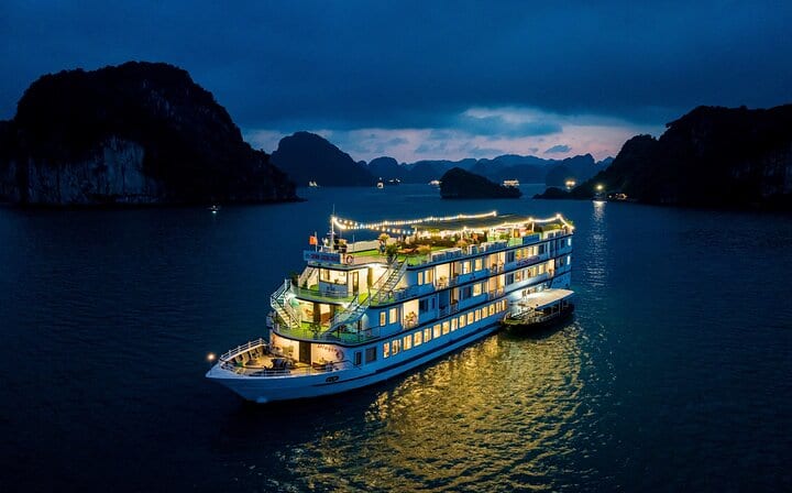 Crown Legend Cruise (4 Star Cruise Recommended 2 Day 1 Night)