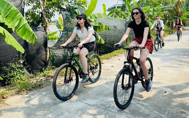 Ninh Binh 1 Day Tour from Hanoi to Hoa Lu Tam Coc and Mua Cave